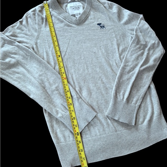 Abercrombie & Fitch Muscle Fit V-neck Sweater Men Size Large - Picture 2 of 6
